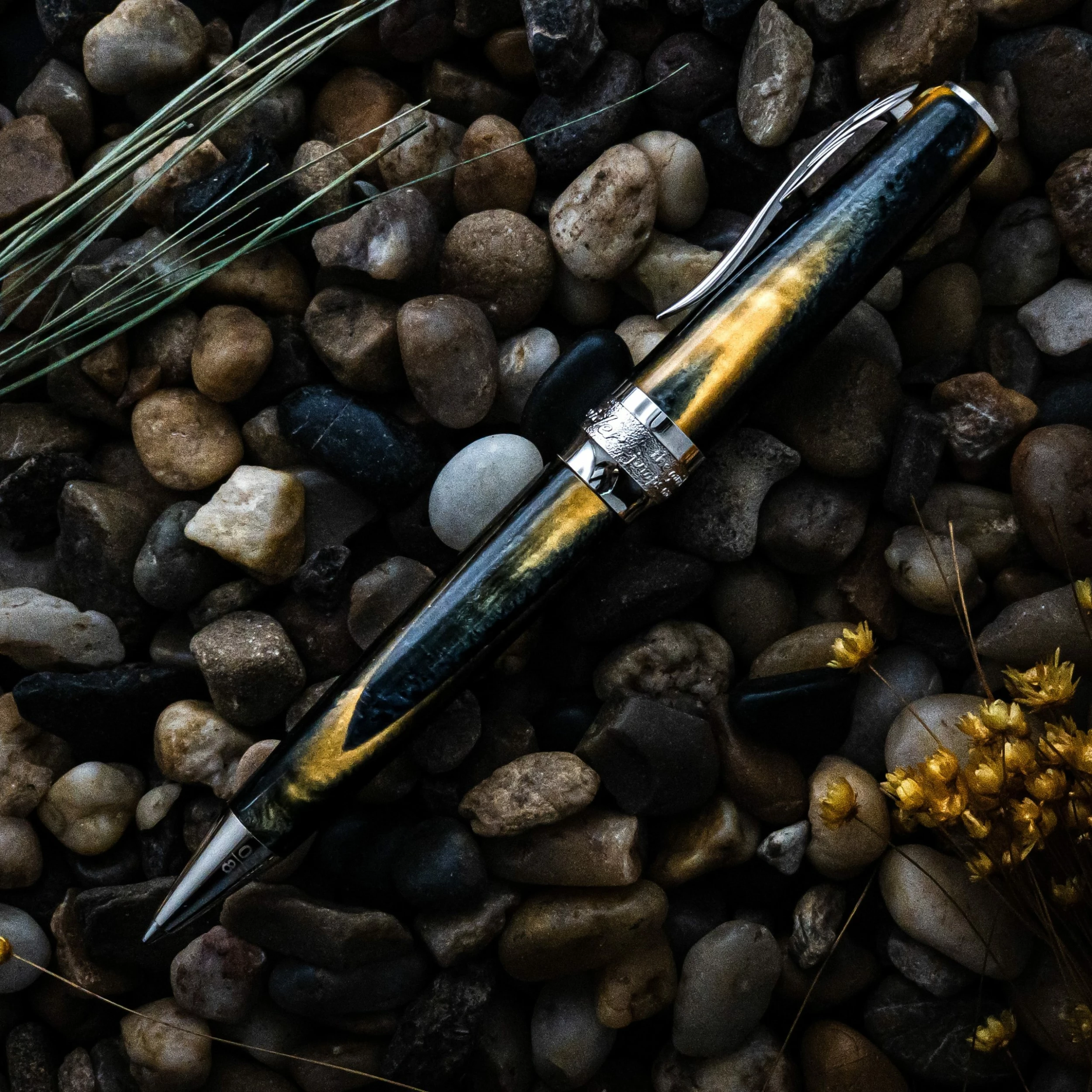 Pineider Arco Blue Bee Limited Edition Ballpoint Pen 1 Pineider Arco Blue Bee Limited Edition Ballpoint Pen