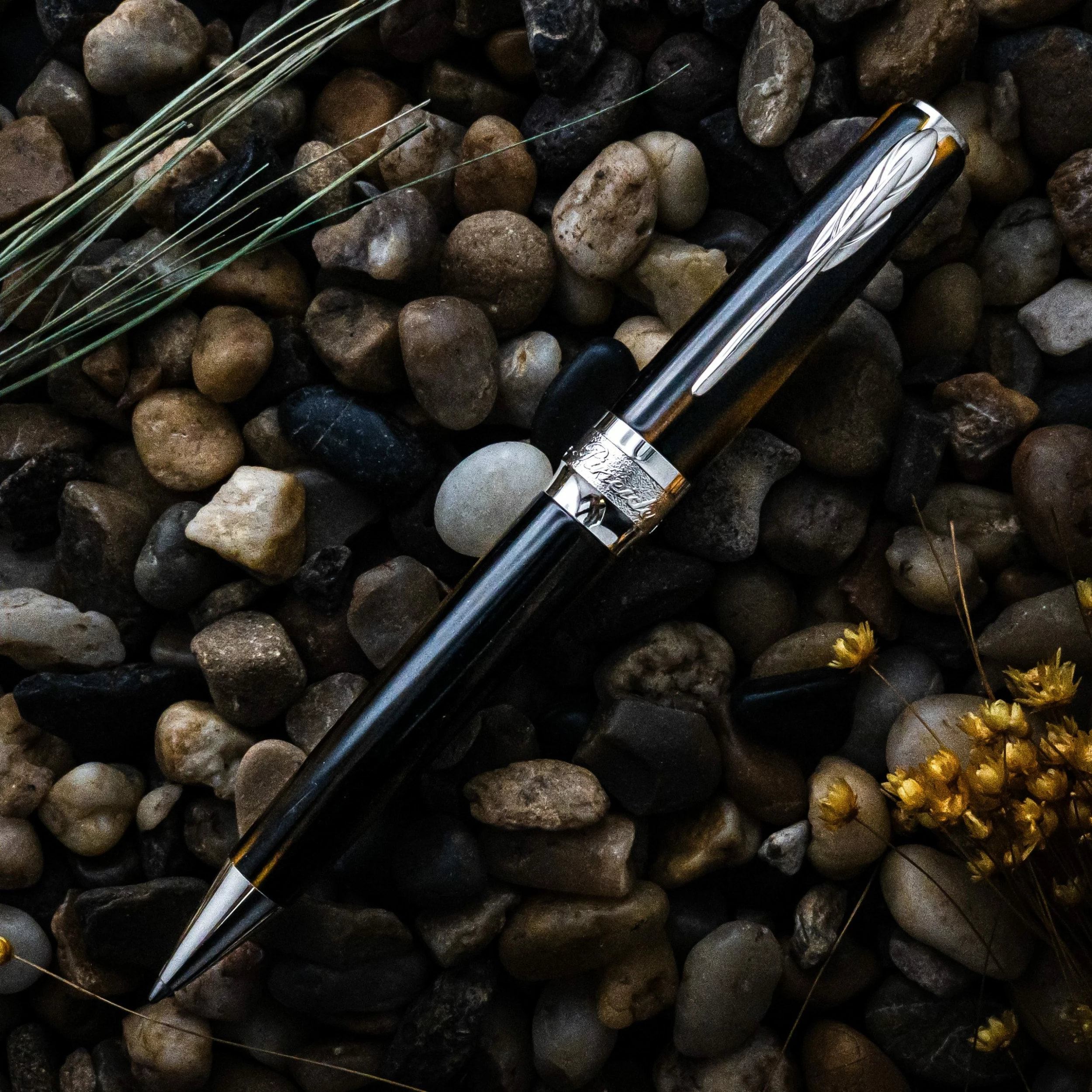 Pineider Arco Blue Bee Limited Edition Ballpoint Pen 2 Pineider Arco Blue Bee Limited Edition Ballpoint Pen - Image 2