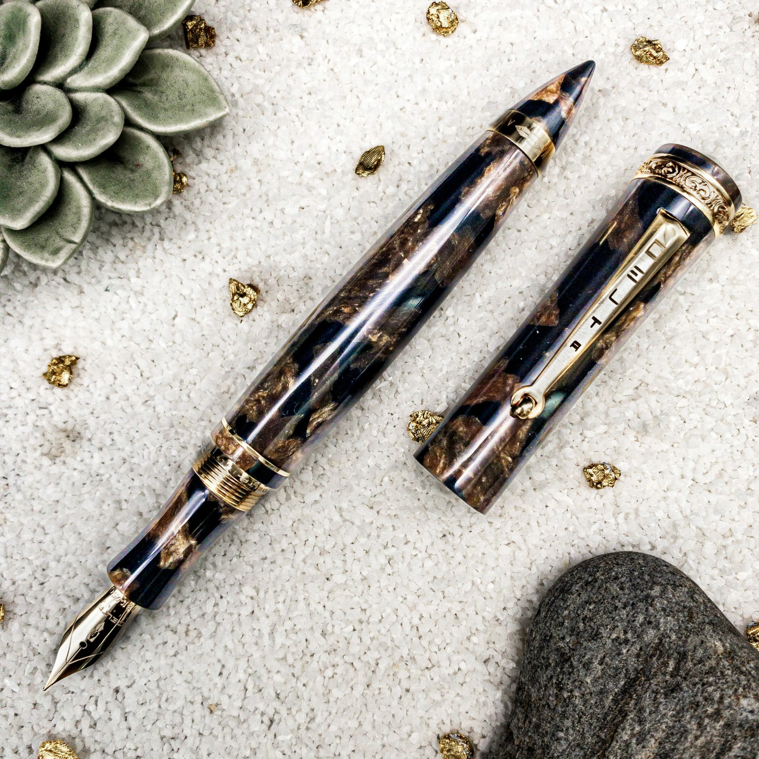 Delta 39 + 1 Anniversary Limited Edition Fountain Pen 1 Delta 39 + 1 Anniversary Limited Edition Fountain Pen