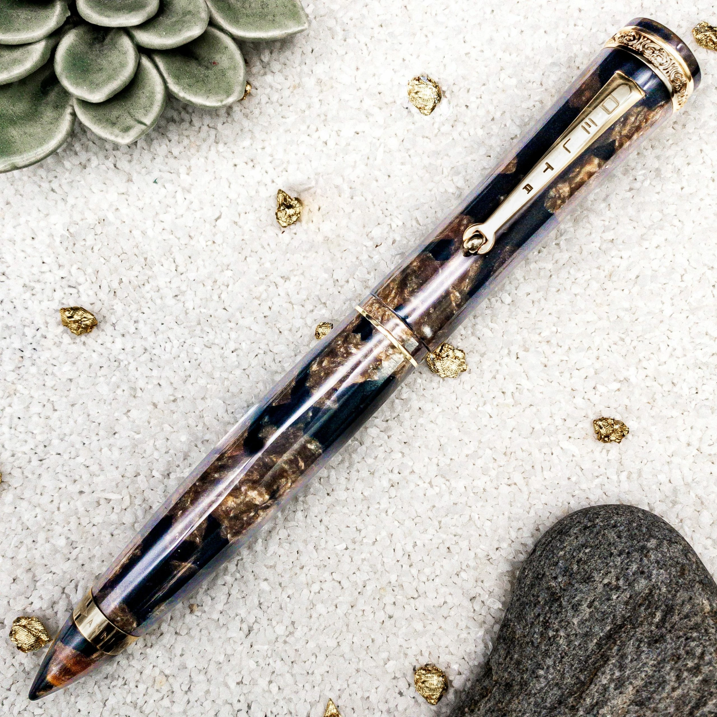 Delta 39 + 1 Anniversary Limited Edition Fountain Pen 2 Delta 39 + 1 Anniversary Limited Edition Fountain Pen - Image 2